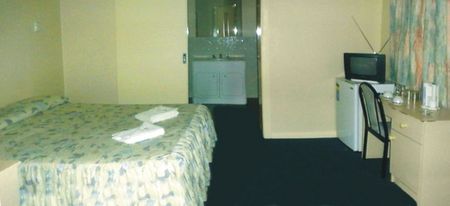 Plaza Hotel - South Australia Travel 1