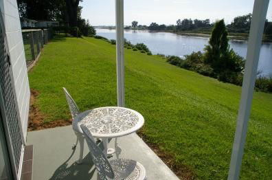 Colonial Court Motor Inn - South Australia Travel 1