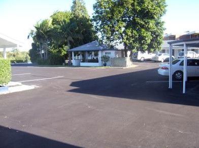 Colonial Court Motor Inn - South Australia Travel 3