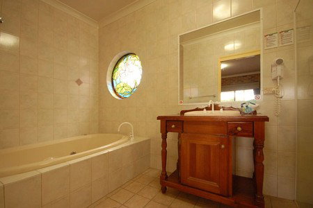 Country Gardens Motor Inn - South Australia Travel 0