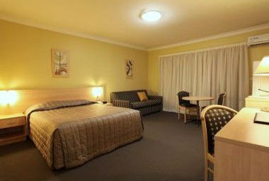 Maclin Lodge Motel - South Australia Travel 4