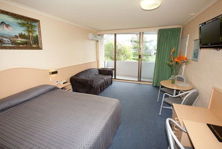 Palm Court Motor Inn - South Australia Travel 1
