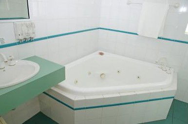 Sapphire Waters Motor Inn - South Australia Travel 3