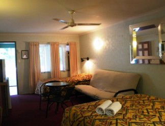 Beerwah Glasshouse Mountains Motel - South Australia Travel 1