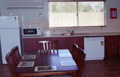 Emerald Explorers Inn - South Australia Travel 1