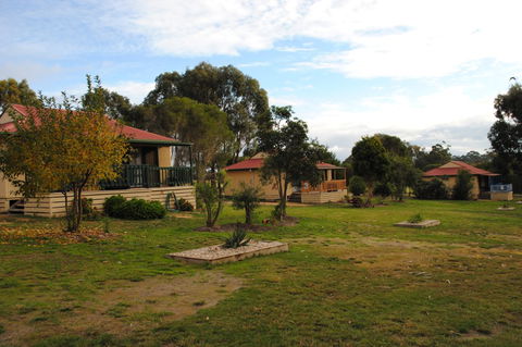 Lakes Entrance Country Cottages - South Australia Travel 0