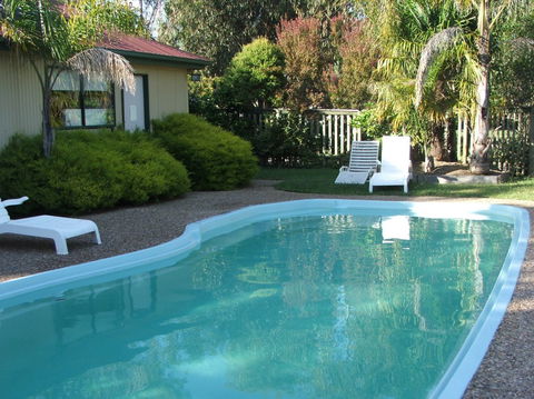Lakes Entrance Country Cottages - South Australia Travel 3