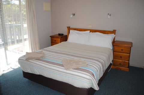 Lakes Entrance Country Cottages - South Australia Travel 4