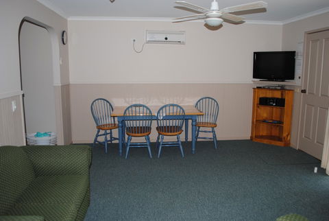 Lakes Entrance Country Cottages - South Australia Travel 5