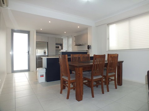 Pacific Marina Apartments - South Australia Travel 10
