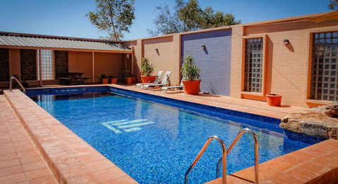 Desert Cave Hotel - South Australia Travel 0