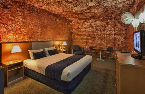 Desert Cave Hotel - South Australia Travel 8