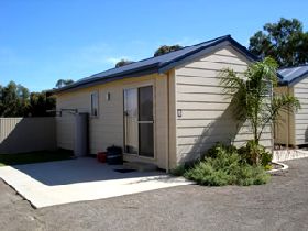 Moonta Bay Cabins - South Australia Travel 0
