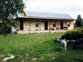 Mt Dutton Bay Woolshed Heritage Cottage - South Australia Travel 0