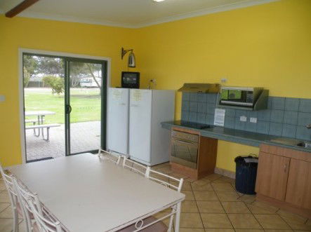 Edithburgh Caravan Park - South Australia Travel 4