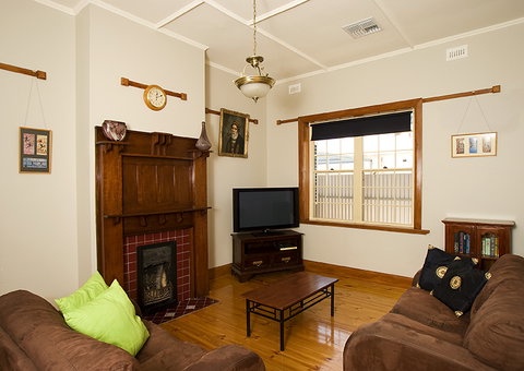 Semaphore Beach House - South Australia Travel 0