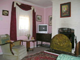 Hollyhock Cottage - South Australia Travel 0