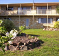 McKinly Waterfront Lodge - South Australia Travel