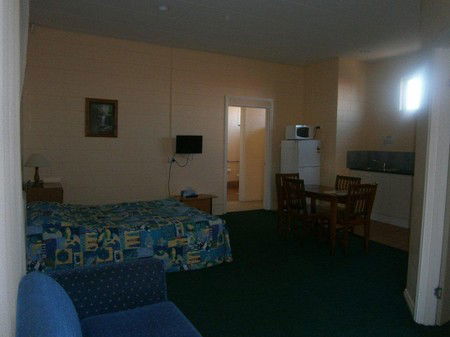 Penguin Holiday Apartments - South Australia Travel 1