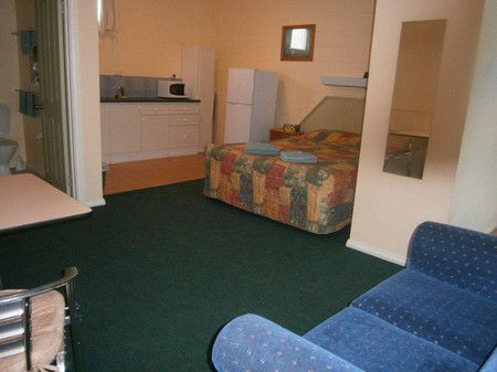 Penguin Holiday Apartments - South Australia Travel 4