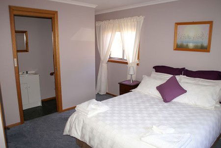 Three Hut Point Waterfront Accommodation - South Australia Travel 1