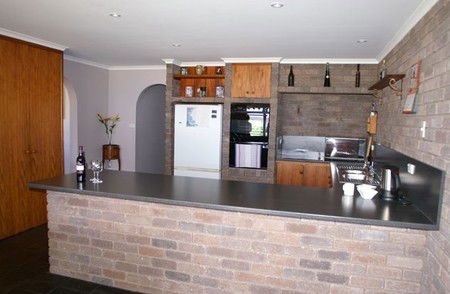 Three Hut Point Waterfront Accommodation - South Australia Travel 2