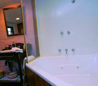 Hollyhock Cottage - South Australia Travel 3