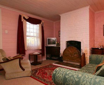 Hollyhock Cottage - South Australia Travel 4