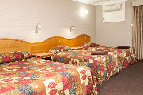 Hilltops Retreat Motor Inn - South Australia Travel 2