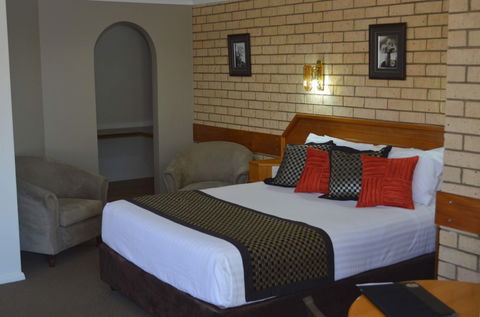 Hilltops Retreat Motor Inn - South Australia Travel 4