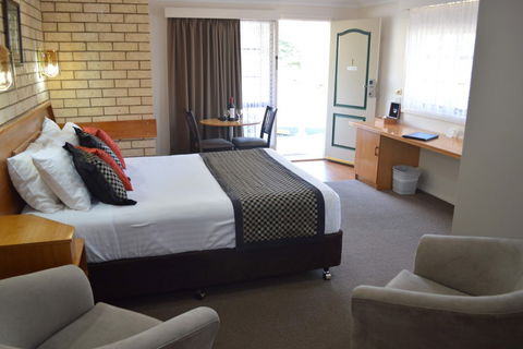 Hilltops Retreat Motor Inn - South Australia Travel 5