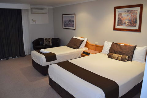 Hilltops Retreat Motor Inn - South Australia Travel 7