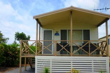 Belmont Pines Lakeside Holiday Park - South Australia Travel 0
