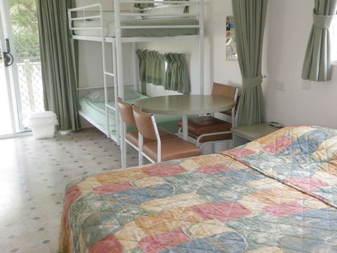 Emerald Cabin And Caravan Village - South Australia Travel 3