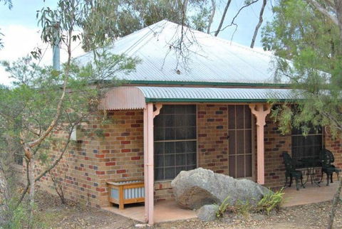 Honeysuckle Cottages And The Rocks Restaurant - South Australia Travel 3
