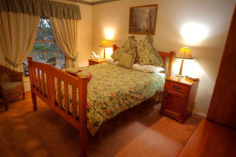 Honeysuckle Cottages And The Rocks Restaurant - South Australia Travel 5
