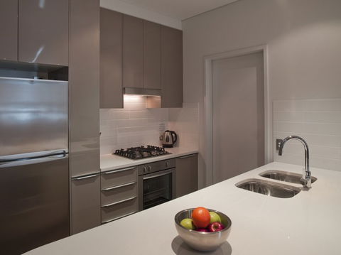 Meriton Serviced Apartments Southport - South Australia Travel 2