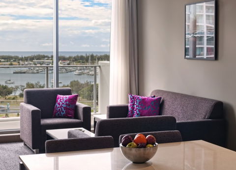 Meriton Serviced Apartments Southport - South Australia Travel 4