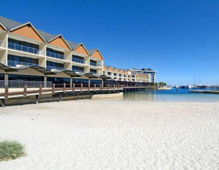 Quality Suites Crest Mandurah - South Australia Travel 1