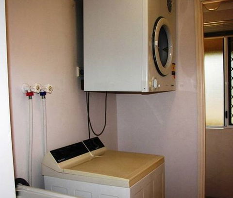 Champagne Apartments - South Australia Travel 5