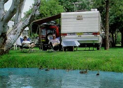 Swan Hill Riverside Caravan Park - South Australia Travel 1