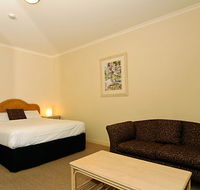 Quality Hotel Tiffins on the Park - South Australia Travel