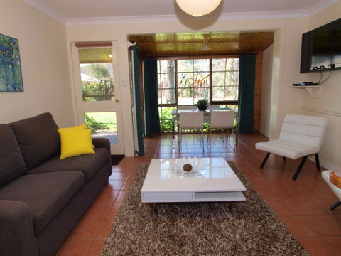 Bright Highland Valley Cottages - South Australia Travel 4