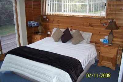 Bateau Bay Beachfront Luxury Accomodation - South Australia Travel 1