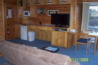 Bateau Bay Beachfront Luxury Accomodation - South Australia Travel 2