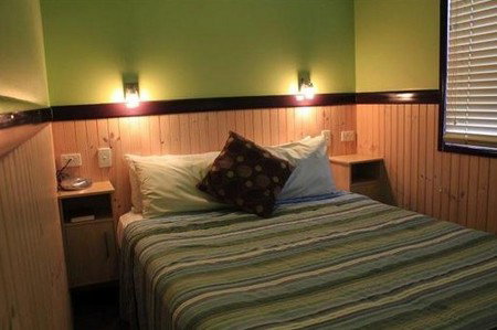 Aussie Outback Oasis Cabin And Van Village - South Australia Travel 1