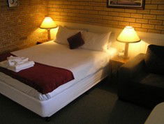 Blue Violet Motor Inn - South Australia Travel 3