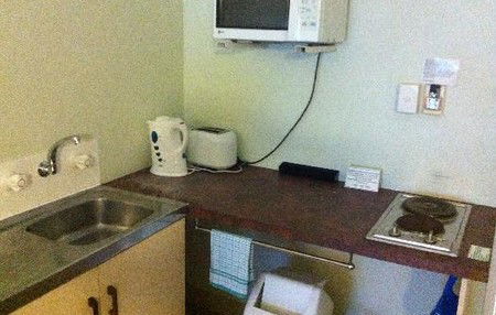 Peninsular Apartment Hotel - South Australia Travel 3