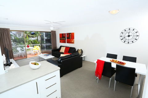 St Tropez Holiday Apartments - South Australia Travel 6