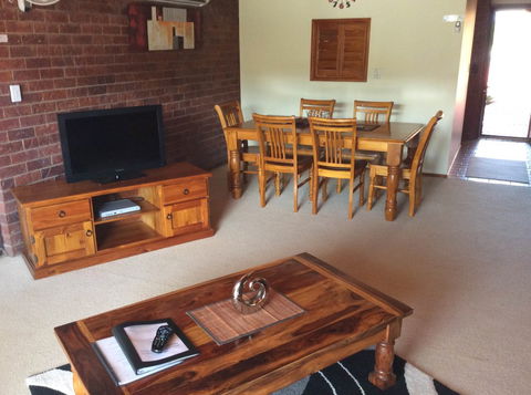 Cleveland Visitor Villas Motel & Shailer Park Garden Villas - South Australia Travel 0